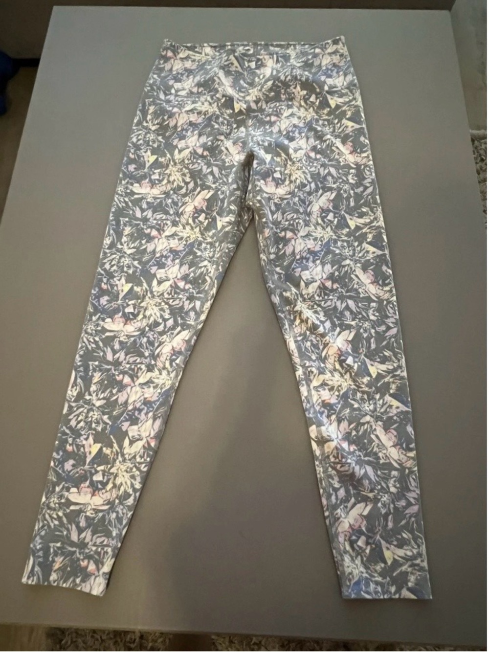 Uniqlo Women’s Patterned Gray Leggings - Stylish Everyday Jeans Alternative